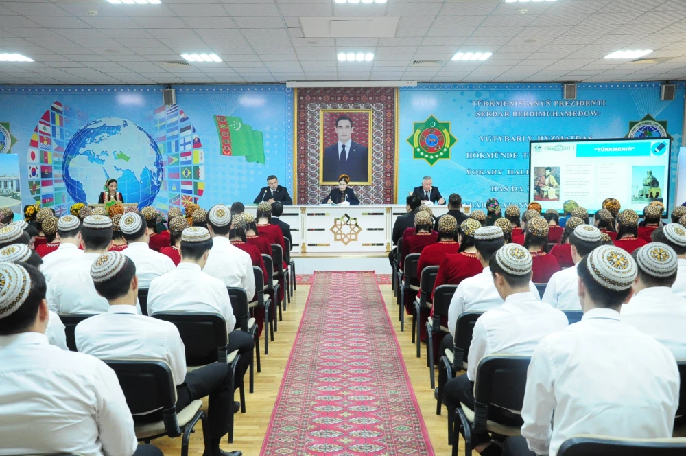 Ylmy – amaly maslahat geçirildi surady