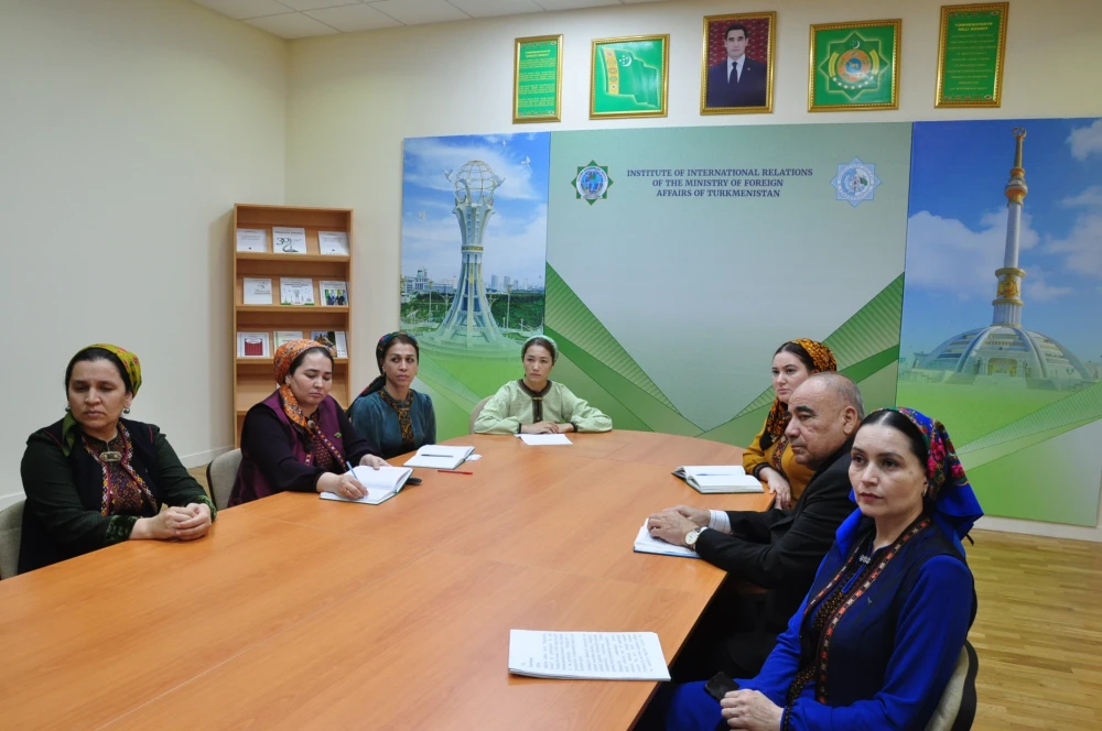 Okuw-usuly maslahat geçirildi