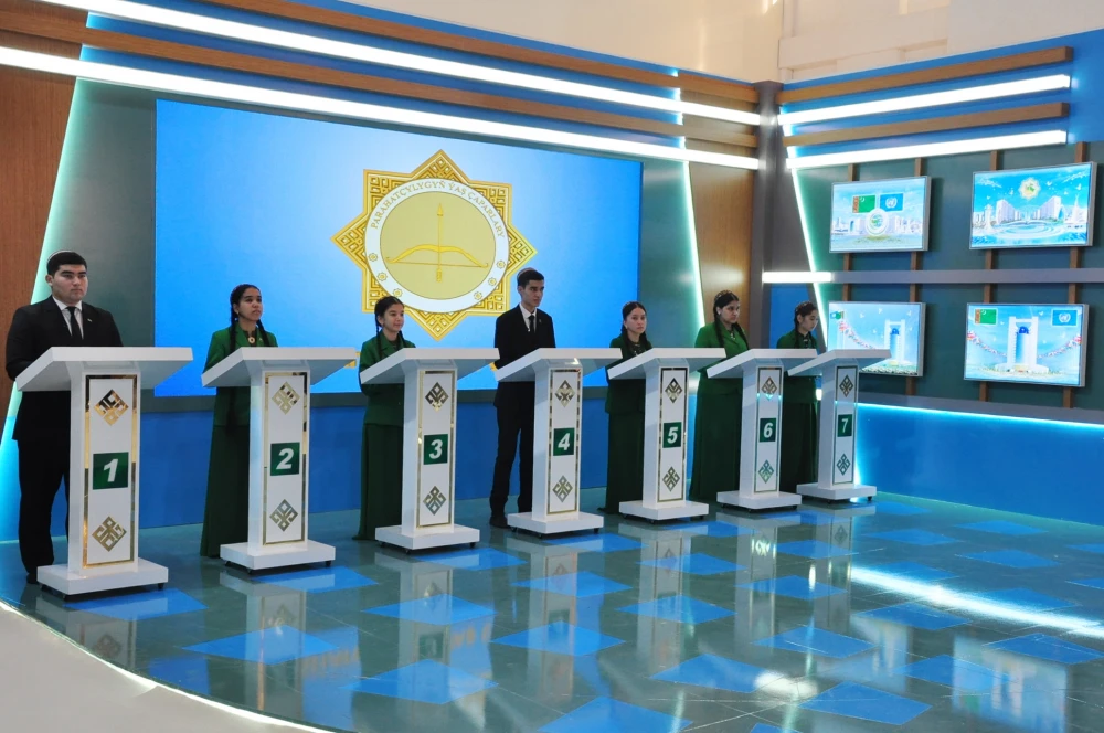 «PARAHATÇYLYGYŇ ÝAŞ ÇAPARLARY» ATLY AKYL-PAÝHAS BÄSLEŞIGINIŇ V MÖWSÜMINE BADALGA BERILDI