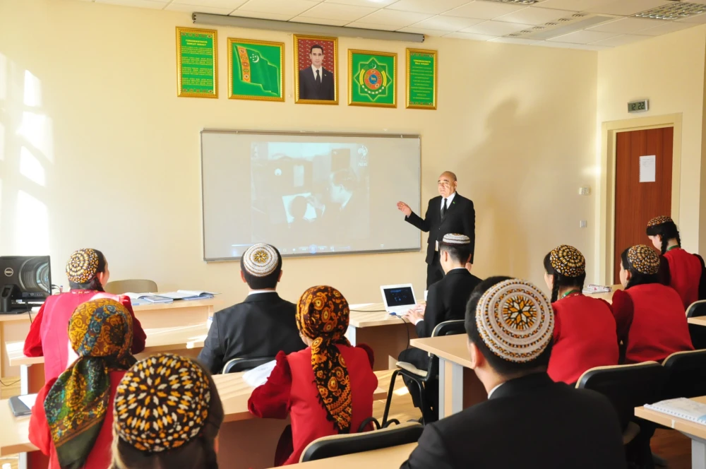 Bütindünýä telewideniýe güni mynasybetli okuw sapagy geçirildi