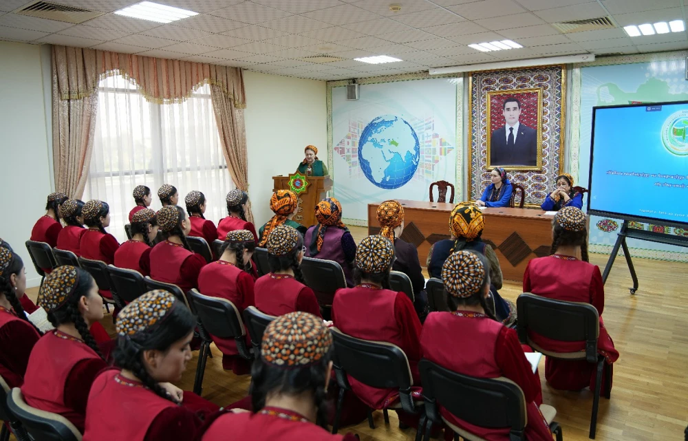 КОНФЕРЕНЦИЯ, ПОСВЯЩЕННАЯ ЗНАМЕНАТЕЛЬНЫМ  ДАТАМ surady