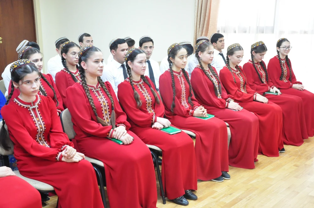 HALKARA RUS DILINE BAGYŞLANAN BÄSLEŞIK