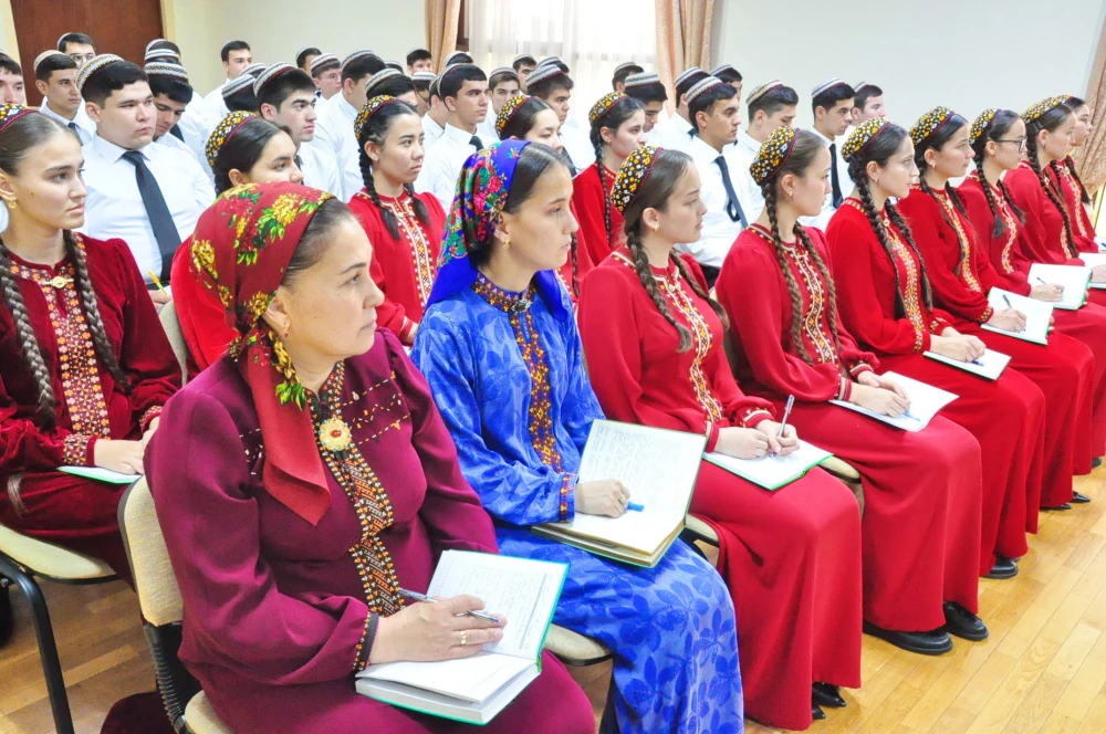 СОСТОЯЛАСЬ КОНФЕРЕНЦИЯ «РЕШЕНИЯ ХАЛК МАСЛАХАТЫ ТУРКМЕНИСТАНА: МОЛОДЁЖНАЯ ПОЛИТИКА»