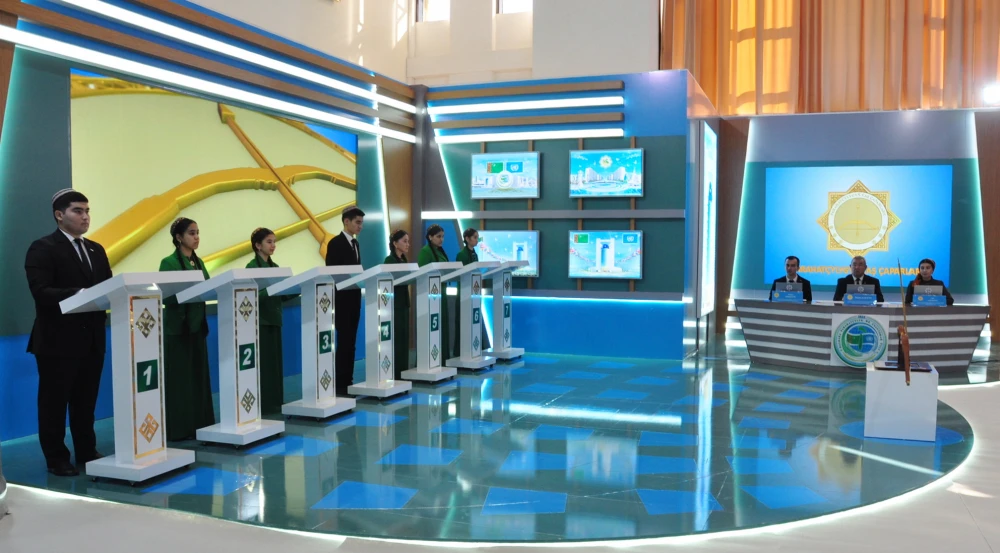 «PARAHATÇYLYGYŇ ÝAŞ ÇAPARLARY» ATLY AKYL-PAÝHAS BÄSLEŞIGINIŇ V MÖWSÜMINE BADALGA BERILDI