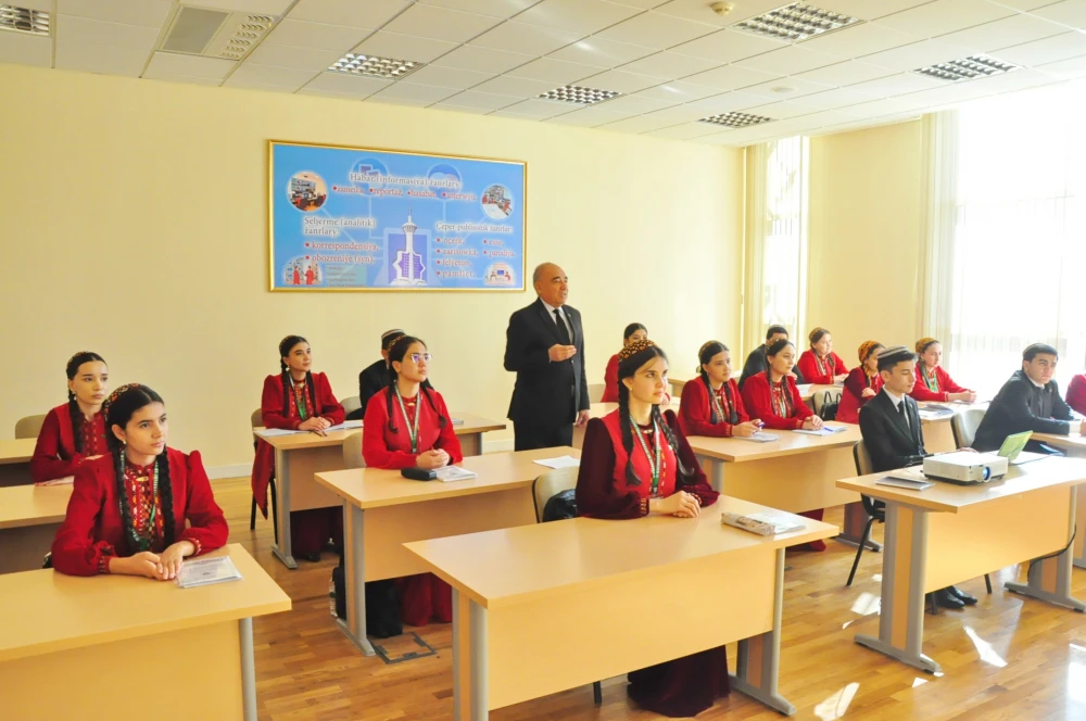 Bütindünýä telewideniýe güni mynasybetli okuw sapagy geçirildi