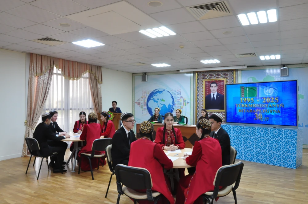 “TÜRKMEN BITARAPLYGYNYŇ TARYHY” ATLY BÄSLEŞIK GEÇIRILDI