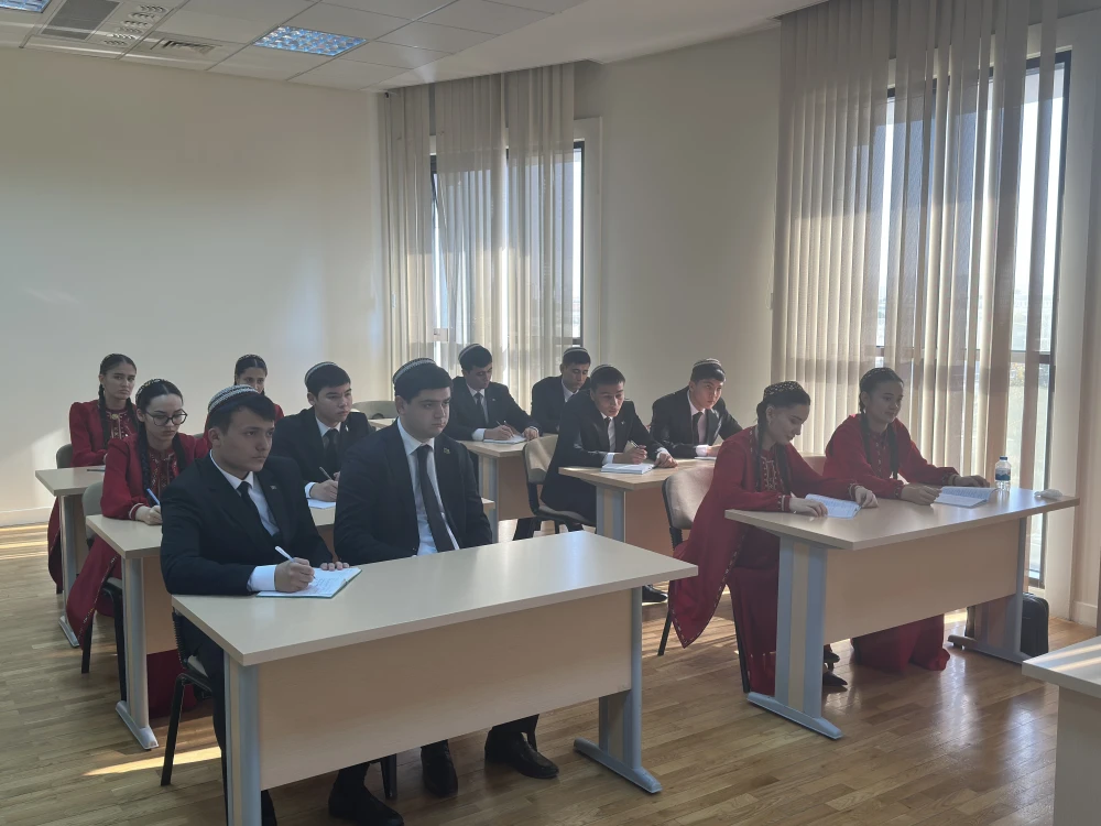 TÜRKMENISTANYŇ ENERGETIKA DIPLOMATIÝASYNA BAGYŞLANAN OKUW SAPAGY GEÇIRILDI