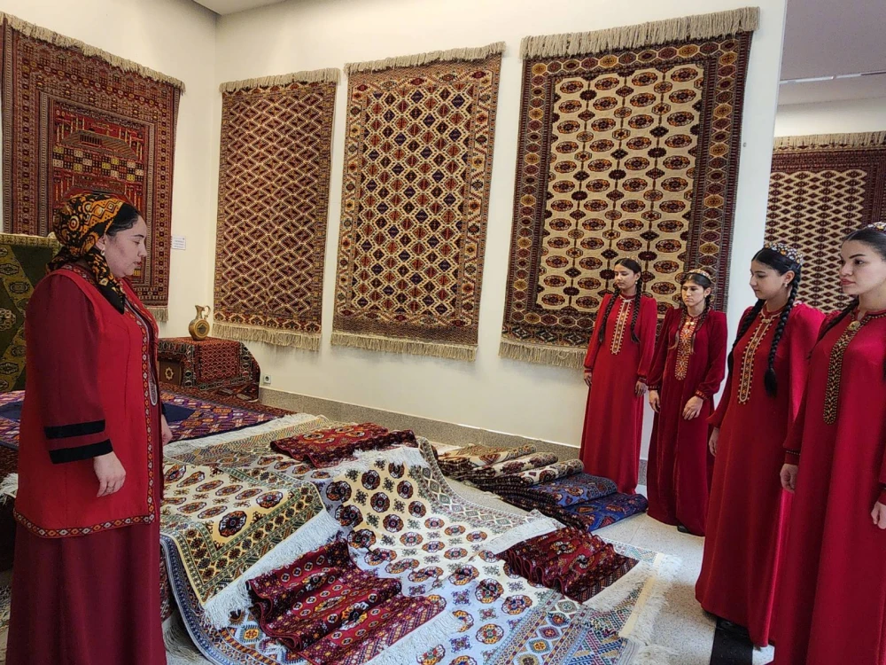 BAÝRAMÇYLYGA BAGYŞLANAN GEZELENÇ