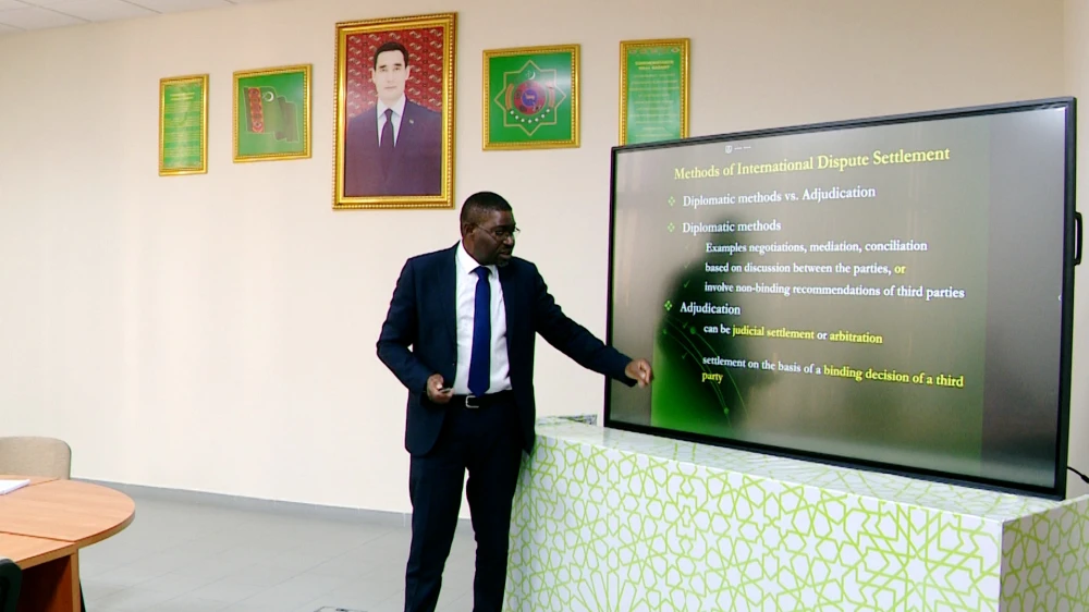 A LEGAL TRAINING COURSE WAS HELD BY AN INTERNATIONAL EXPERT