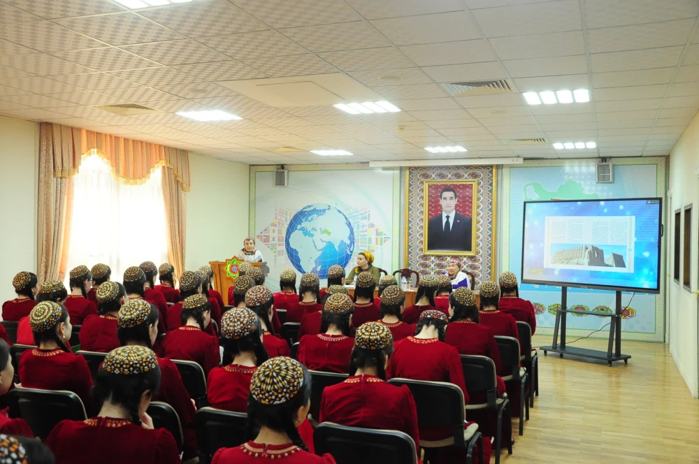 A meeting dedicated to the book by Hero Arkadag  “Hakyda Göwheri” (“Jewel of Mind”)