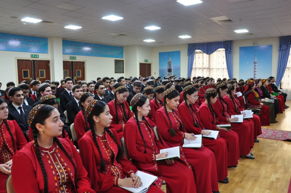 “TÜRKMENISTAN WE BMG: PARAHATÇYLYGYŇ WE ÖSÜŞIŇ     HATYRASYNA HYZMATDAŞLYK” ATLY  YLMY-AMALY MASLAHAT GEÇIRILDI