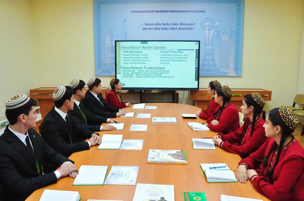 «Filosofiýa — ähli ylymlaryň gözbaşy» atly ylmy seminar geçirildi