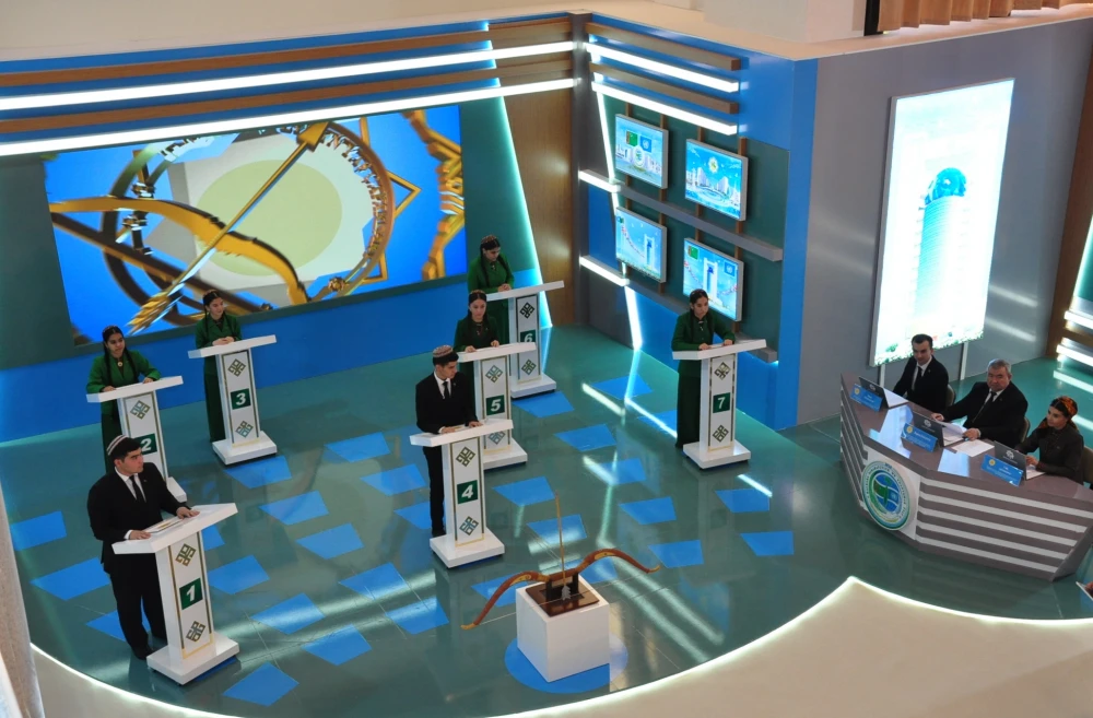 «PARAHATÇYLYGYŇ ÝAŞ ÇAPARLARY» ATLY AKYL-PAÝHAS BÄSLEŞIGINIŇ V MÖWSÜMINE BADALGA BERILDI