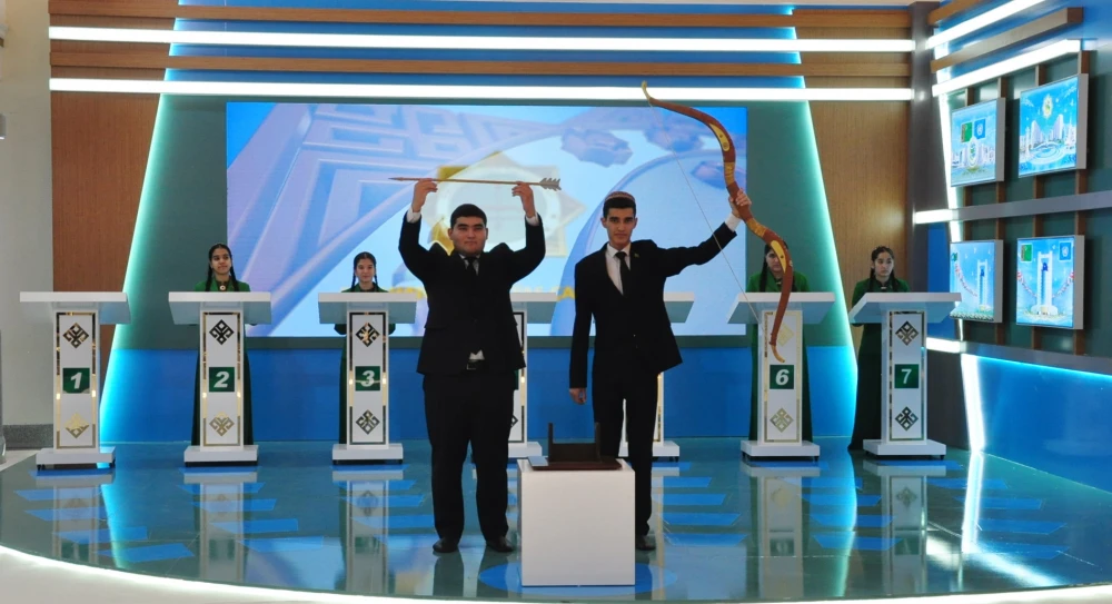 «PARAHATÇYLYGYŇ ÝAŞ ÇAPARLARY» ATLY AKYL-PAÝHAS BÄSLEŞIGINIŇ V MÖWSÜMINE BADALGA BERILDI