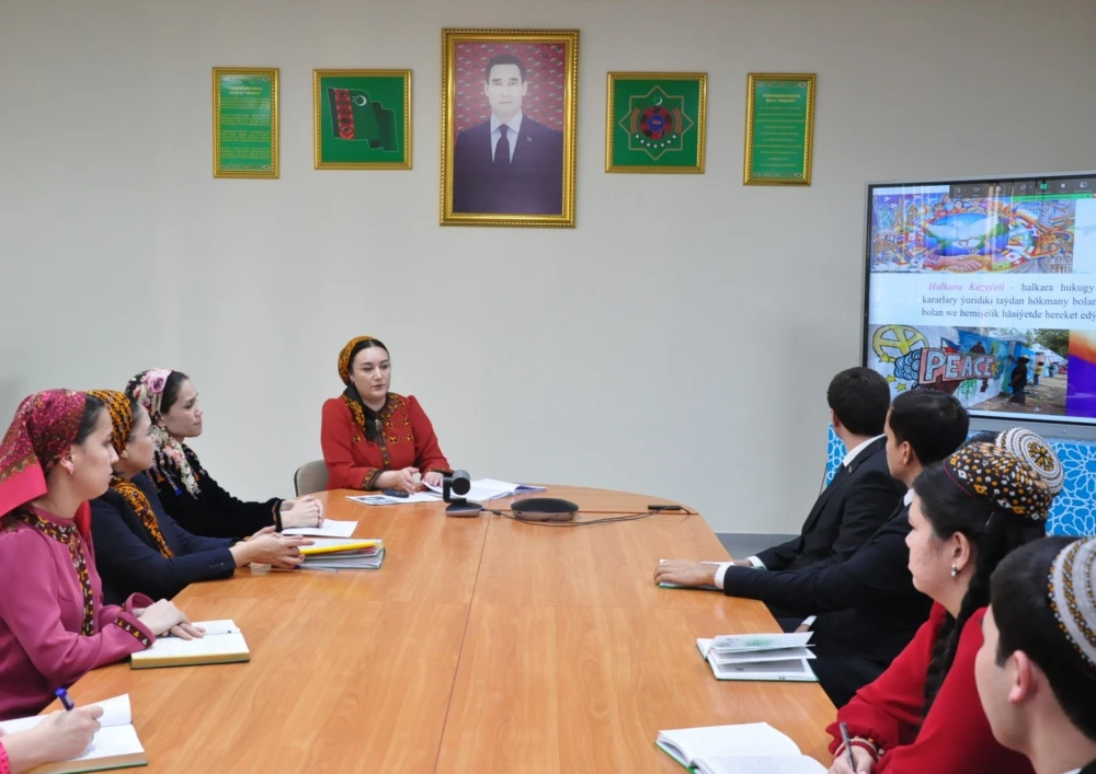 “HALKARA JEDELLERI PARAHATÇYLYK SERIŞDELER BILEN ÇÖZMEK” ATLY TEMA BOÝUNÇA WEBINAR GEÇIRILDI surady