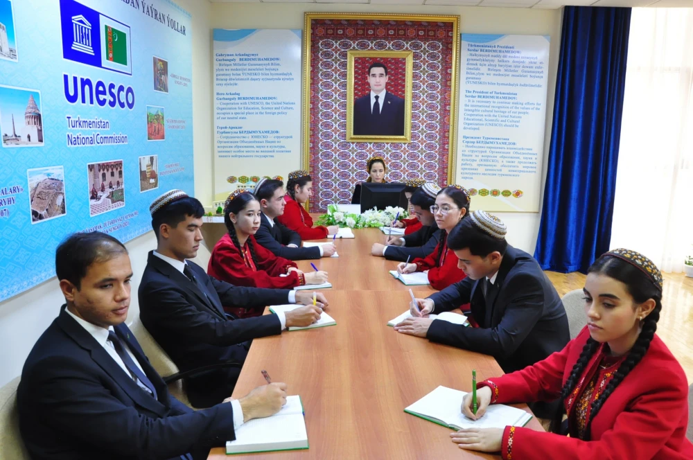 Onlaýn açyk sapak geçirildi surady