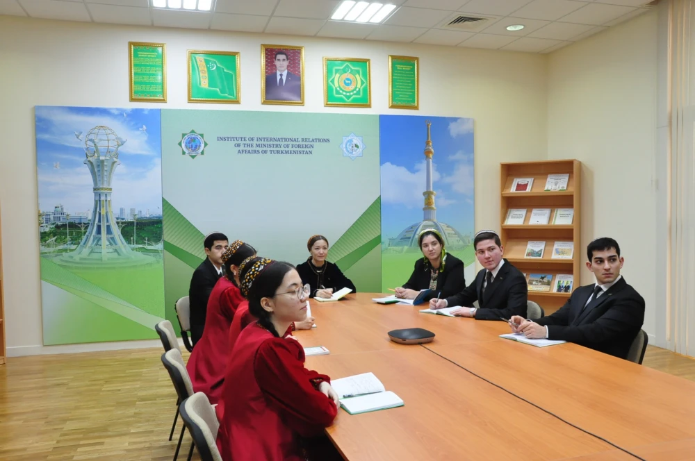 YOUNG REPORTERS WERE PROVIDED WITH THE SESSION surady