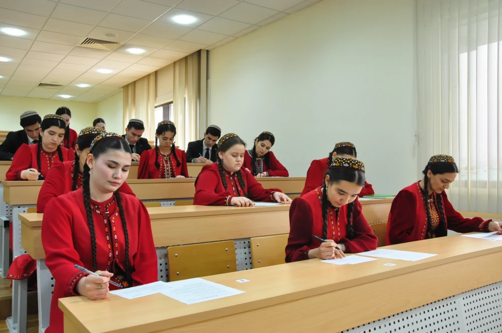 «SIZ FRANSIÝA BARADA NÄME BILÝÄRSIŇIZ?» ATLY DIL HEPDELIGI TÄZE ZEHINLERI ÝÜZE ÇYKARDY