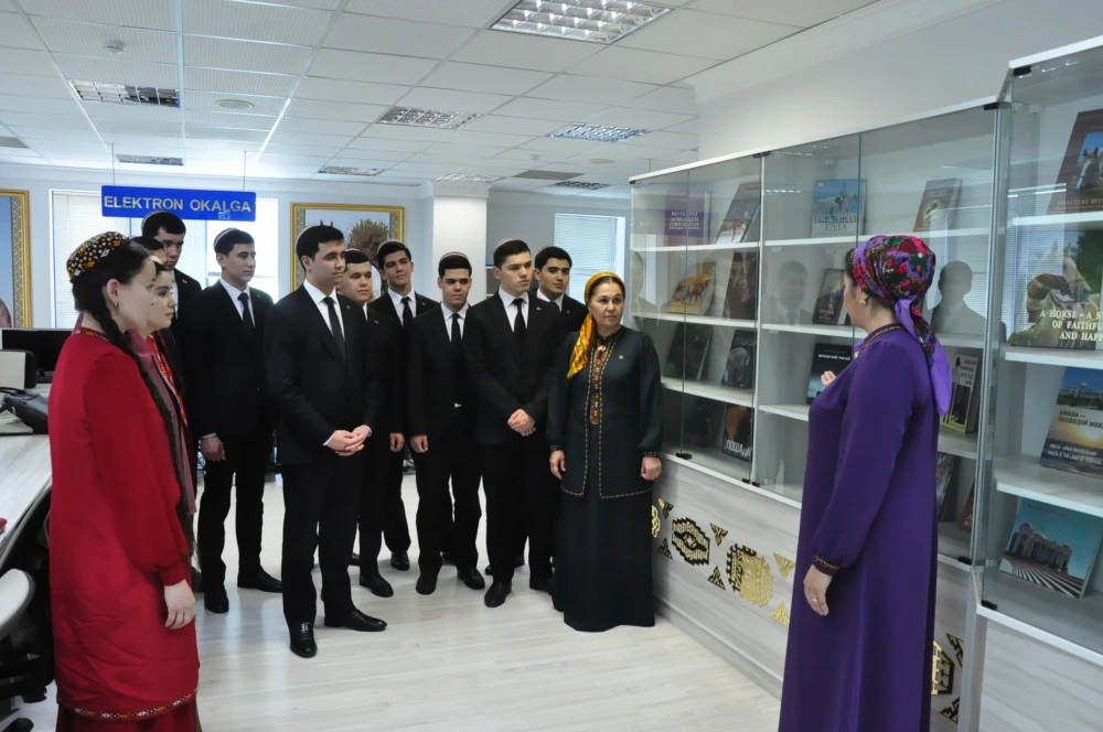 “Türkmen atlary” döwlet birleşigine gezelenç surady