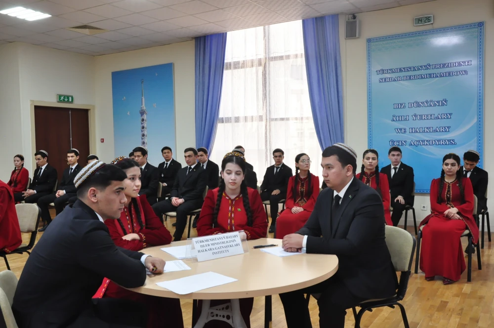 “ÝAŞLAR HALKARA HUKUGYNY BERKITMEGIŇ UGRUNDA” ATLY GEÇIRILEN DIALOG surady