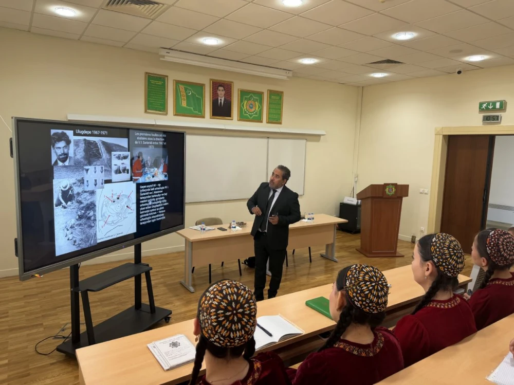 TÜRKMEN-FRANSUZ ARHEOLOGIK HYZMATDAŞLYGY: ULUGDEPE – SIWILIZASIÝALARYŇ GENJI-HAZYNASY surady