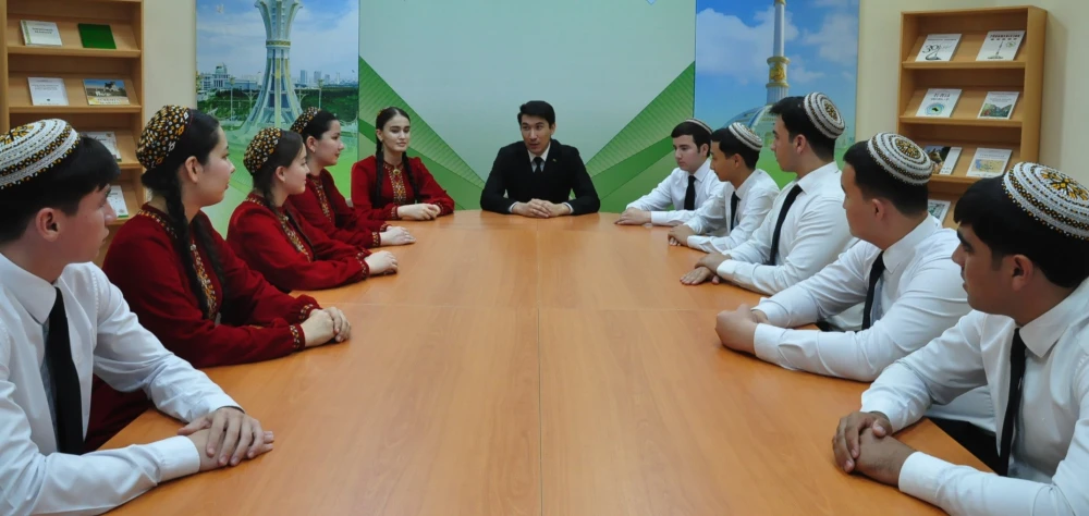 TRAINING SESSION DEDICATED TO ANTI-TOBACCO EFFORTS surady