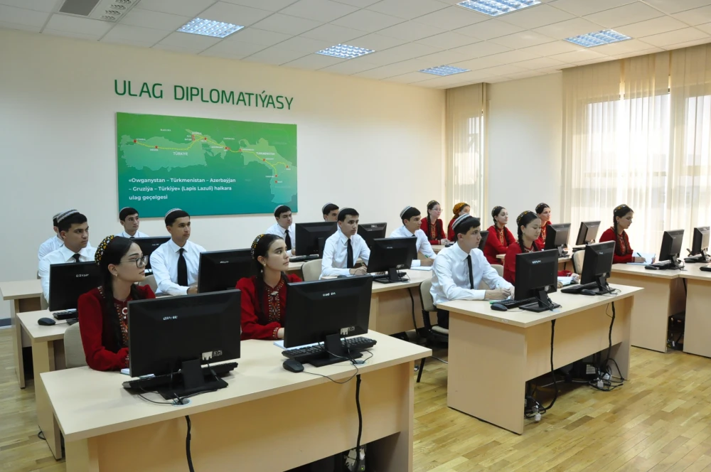 “ÝOL HEREKETINIŇ MEDENIÝETI – DURMUŞYŇ ASUDALYGY” ATLY MASLAHAT GEÇIRILDI surady
