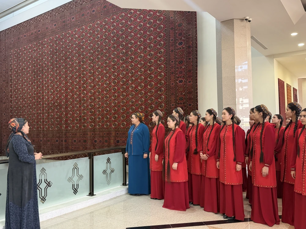 A VISIT TO THE NATIONAL MUSEUM OF TURKMEN CARPETS surady