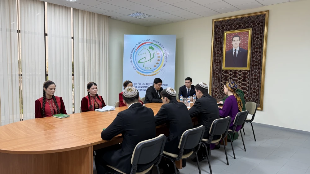 TÜRKMENISTANYŇ YNSANPERWERLIK UGRUNDA HALKARA HYZMATDAŞLYGYNA BAGYŞLANAN MASLAHAT GEÇIRILDI