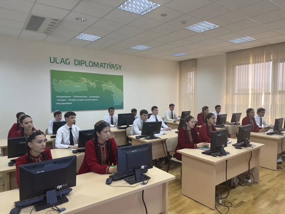 DAŞKY GURŞAWY GORAMAGYŇ BÜTINDÜNÝÄ GÜNÜNE BAGYŞLANAN OKUW SEMINARY GEÇIRILDI