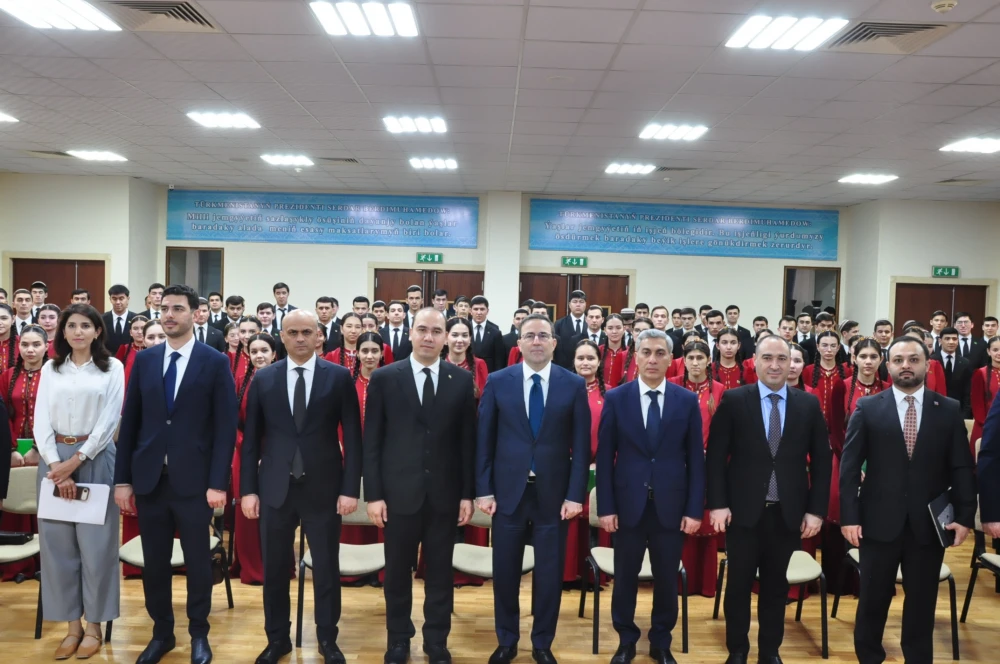 ILÇI BILEN GEÇEN DUŞUŞYK