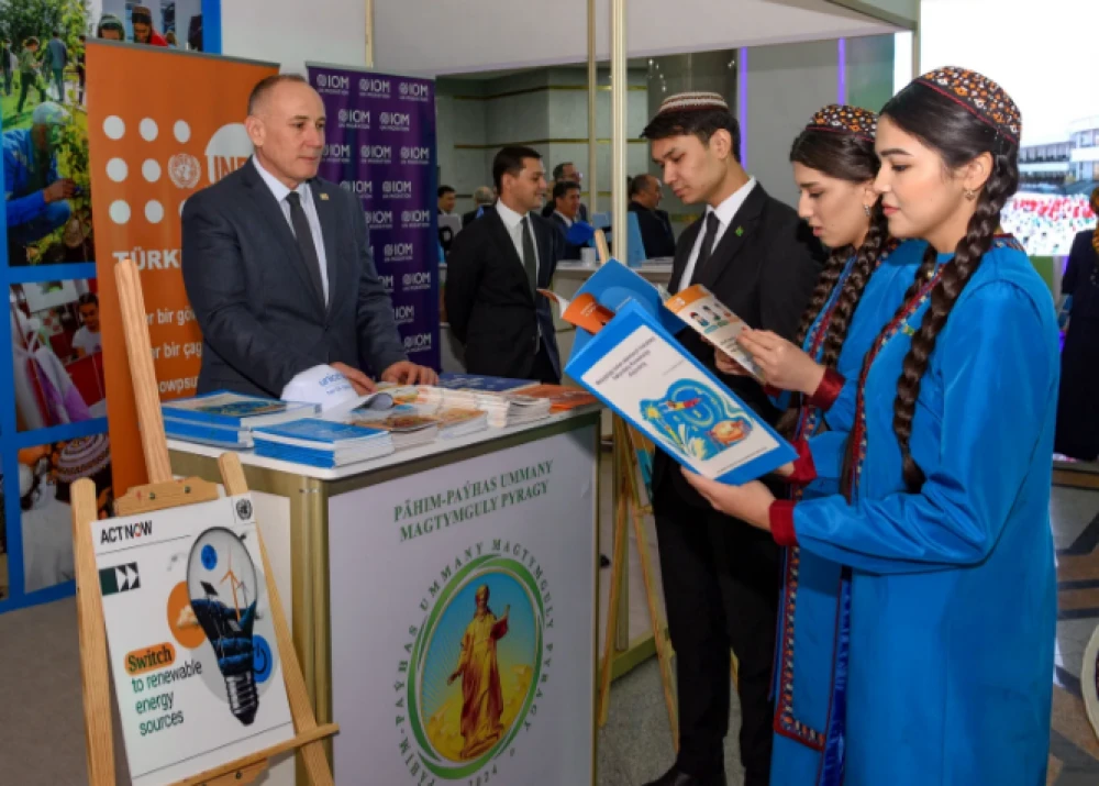 Türkmen diplomatlarynyň hünär baýramy mynasybetli Halkara gatnaşyklar institutynda "Diplomatik protokoly" okuw merkezi açyldy