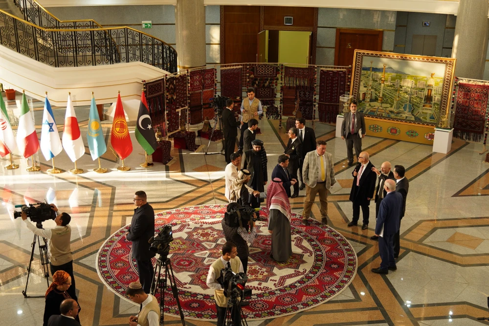 Hormatly Prezidentimiziň «Türkmenistanyň Bitaraplygy ― parahatçylygyň we ynanyşmagyň aýdyň ýoly» atly kitabynyň tanyşdyrylyş dabarasy