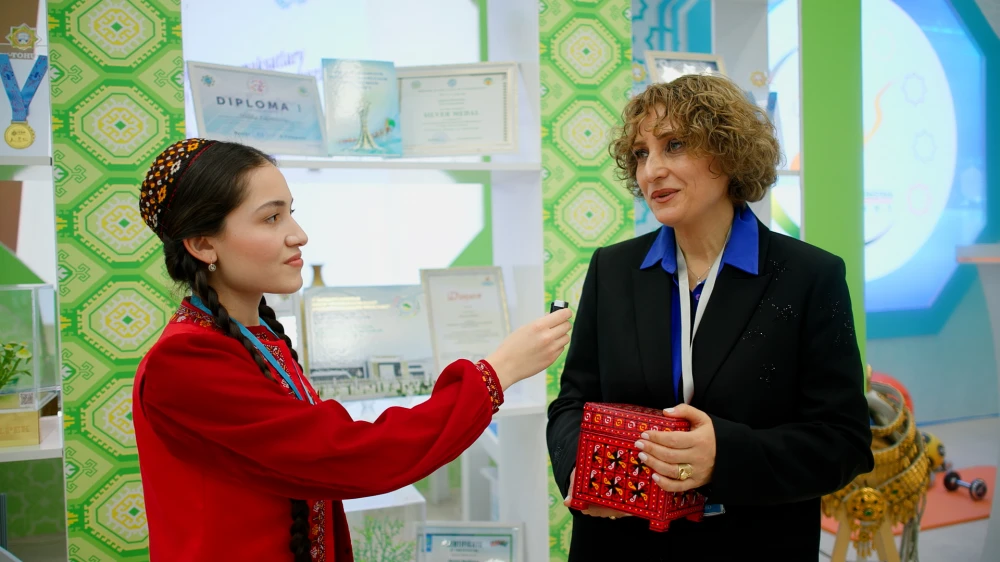 Jemgyýetde zenanlaryň orny pugtalandyrylýar