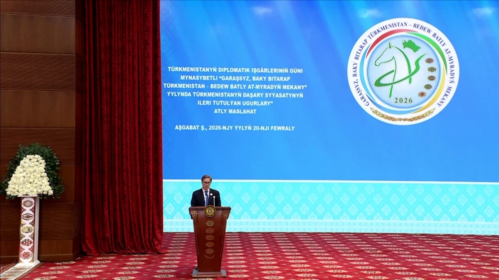 TÜRKMENISTANYŇ DIPLOMATIK IŞGÄRLERINIŇ GÜNI MYNASYBETLI MASLAHAT WE BAÝRAMÇYLYK KONSERTI GEÇIRILDI