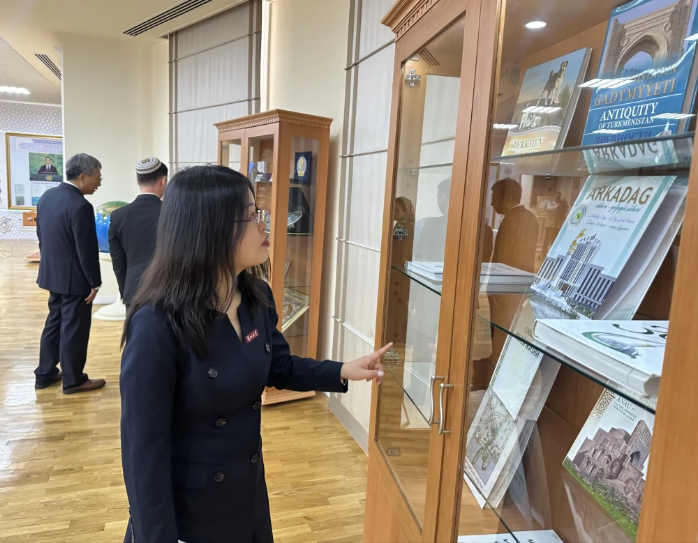 LANÇŽOU UNIWERSITETINIŇ WEKILLERINIŇ ÝURDUMYZA SAPARY BAŞLANDY