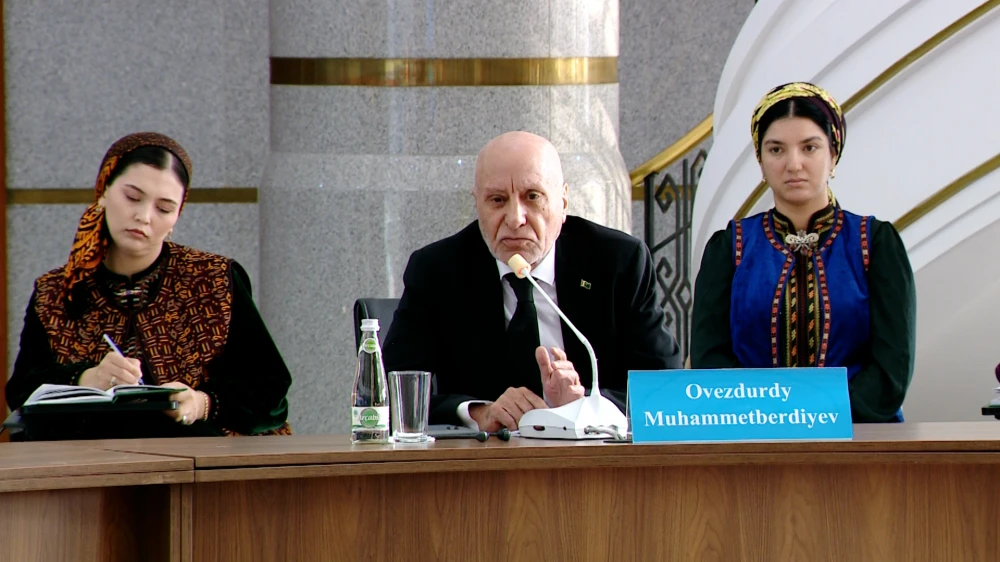 LANÇŽOU UNIWERSITETINIŇ WEKILLERI BILEN GEÇIRILEN “TEGELEK STOL” DUŞUŞYGY