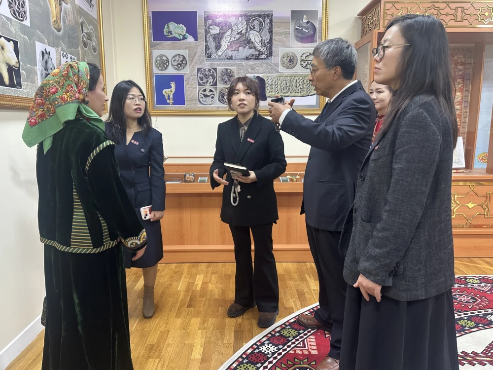 LANÇŽOU UNIWERSITETINIŇ WEKILLERINIŇ ÝURDUMYZA SAPARY BAŞLANDY