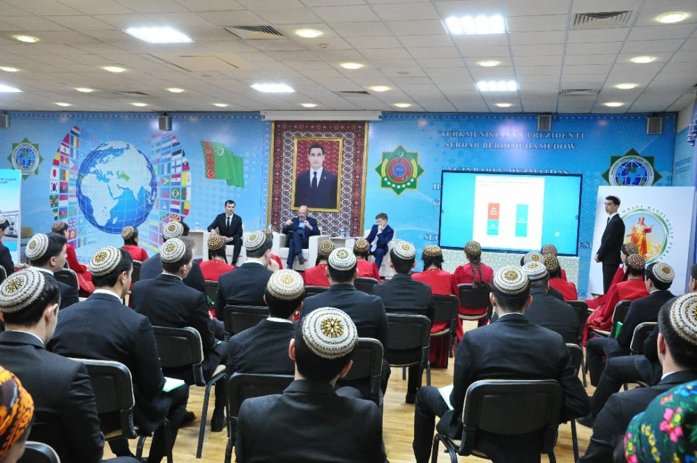 «PARAHATÇYLYGY ILERLETMEK: ÝURTLARYŇ ARASYNDA YNANYŞMAGY BERKITMEK BOÝUNÇA STRATEGIÝALARY  DURMUŞA GEÇIRMEK» ATLY MASLAHAT