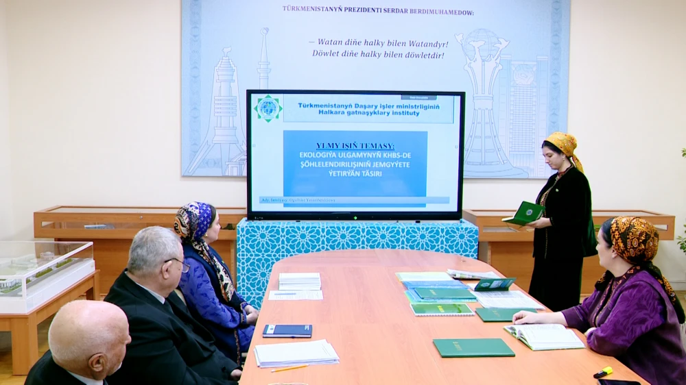 ÝAŞ ALYMLARYŇ YLMY BÄSLEŞIGINIŇ INSTITUT TAPGYRY GEÇIRILDI