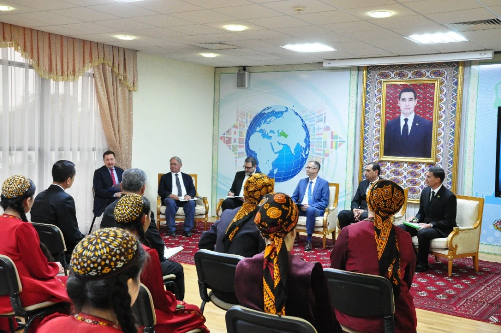 «PARAHATÇYLYGY ILERLETMEK: ÝURTLARYŇ ARASYNDA YNANYŞMAGY BERKITMEK BOÝUNÇA STRATEGIÝALARY  DURMUŞA GEÇIRMEK» ATLY MASLAHAT
