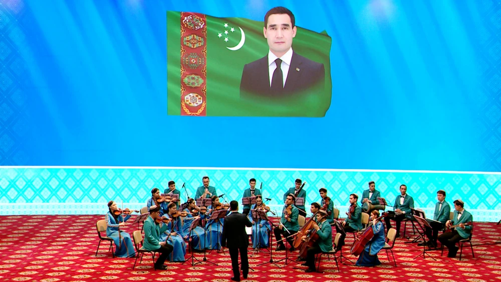 TÜRKMENISTANYŇ DIPLOMATIK IŞGÄRLERINIŇ GÜNI MYNASYBETLI MASLAHAT WE BAÝRAMÇYLYK KONSERTI GEÇIRILDI