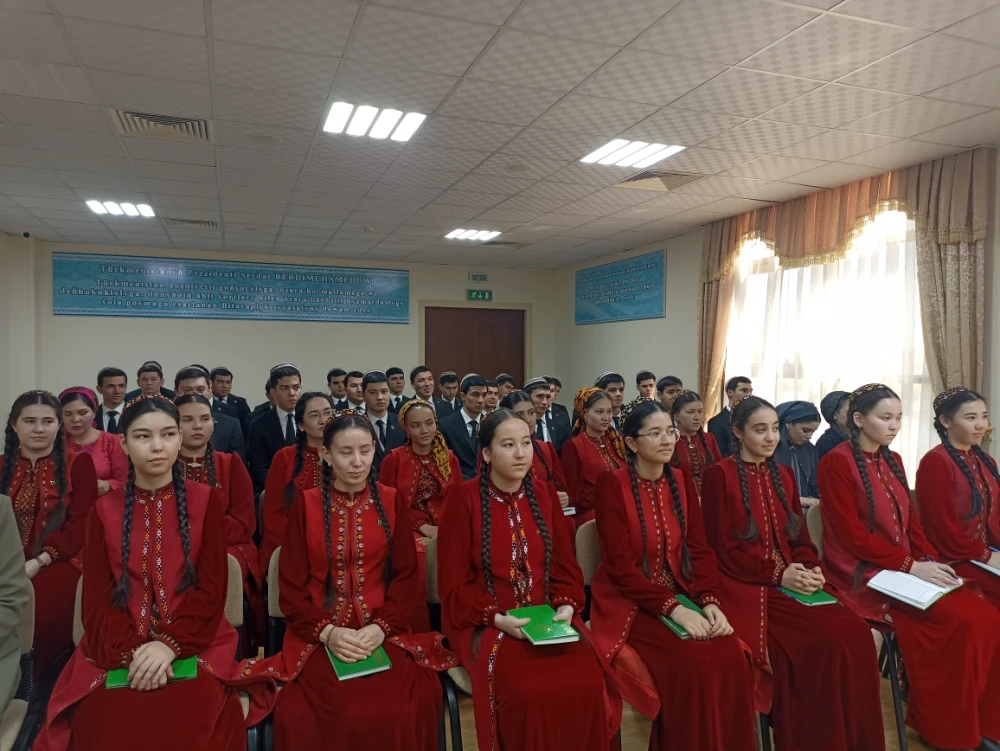 HALYPA DIPLOMAT BILEN DUŞUŞYK