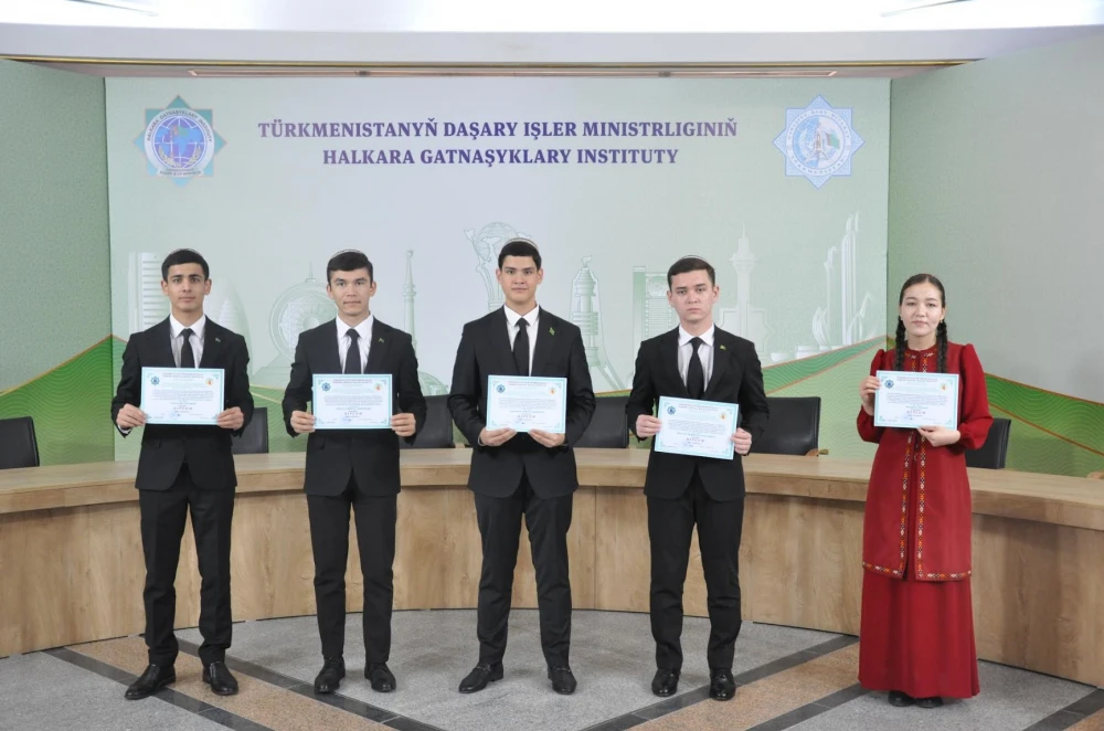 TÜRKMEN DIPLOMATIÝASYNYŇ ÝOKARY MEKDEBINIŇ TALYPLARYNYŇ NOBATDAKY ÜSTÜNLIGI