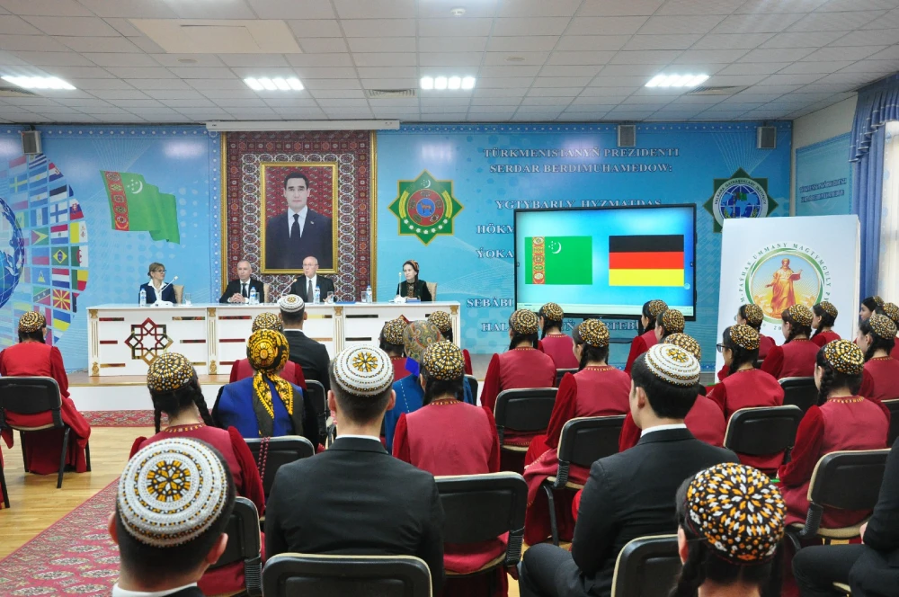 Meeting of the Ambassador Extraordinary and Plenipotentiary of the Federal Republic of Germany to Turkmenistan with Turkmen students