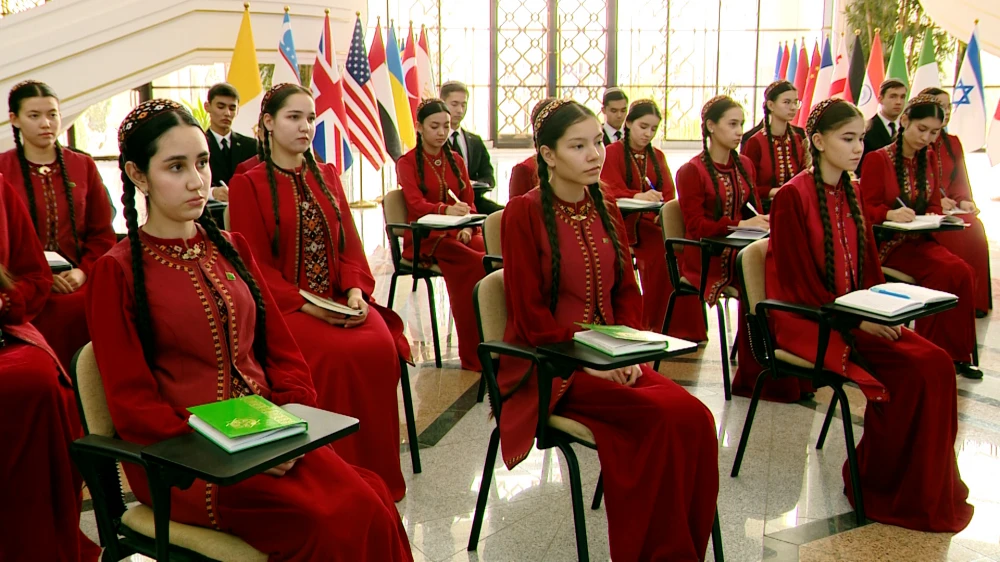 “DIALOG – PARAHATÇYLYGYŇ KEPILI” ATLY BRIFING GEÇIRILDI