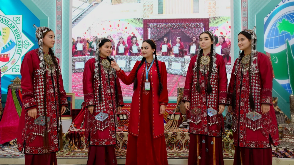 Jemgyýetde zenanlaryň orny pugtalandyrylýar