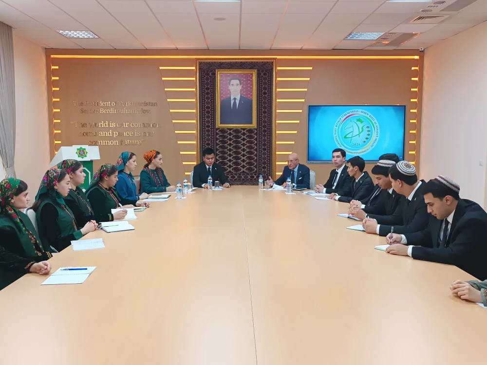 TÜRKMENISTANYŇ BITARAPLYGYNYŇ DIPLOMATIK NUSGASYNA BAGYŞLANAN YLMY-AMALY MASLAHAT GEÇIRILDI