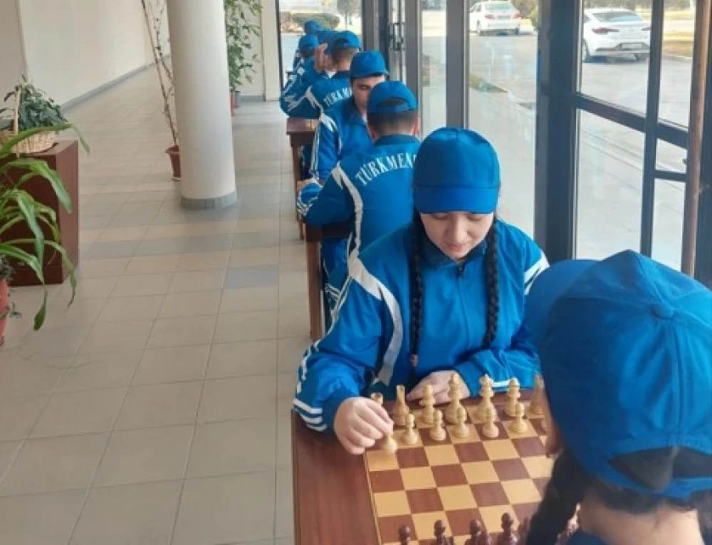 “TÜRKMENISTANYŇ  DIPLOMATIK IŞGÄRLERINIŇ GÜNI” MYNASYBETLI SPORT ÇÄRESI GEÇIRILDI