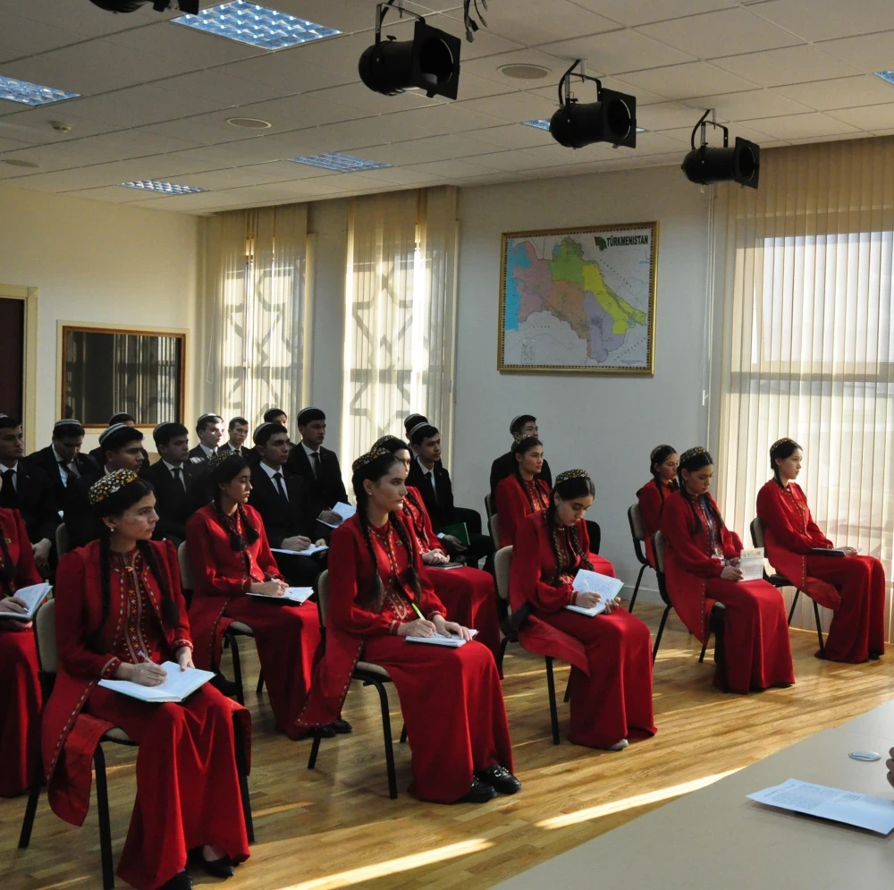 “SANLY YKDYSADYÝETDE MARKETING” ATLY YLMY SEMINAR GEÇIRILDI